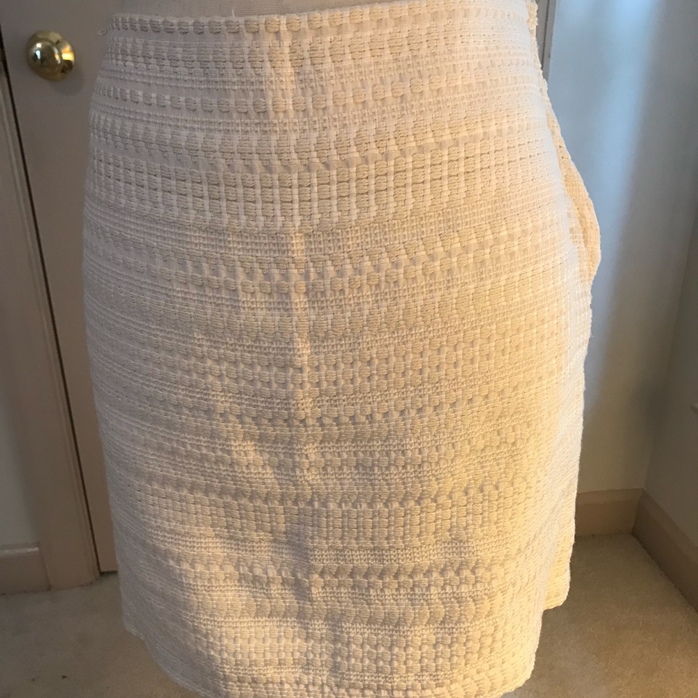 H&M cream & white skirt. Size 10